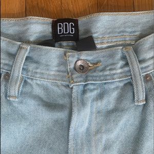 Bow fit light wash patched denim